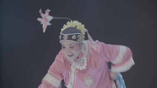 戏剧人物舞台表演LOG视频的预览图