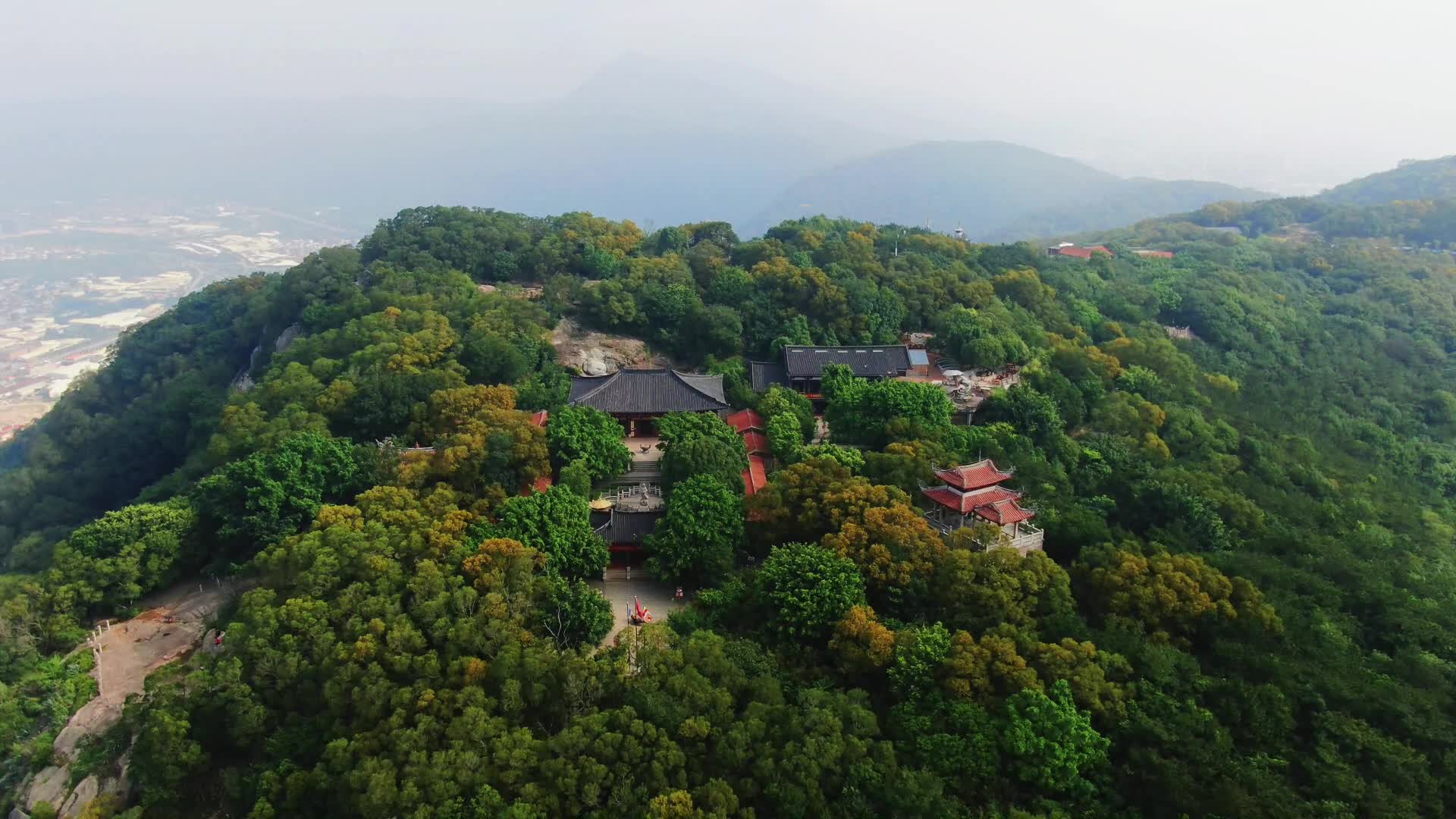 航拍泉州清源山景区南台寺视频的预览图