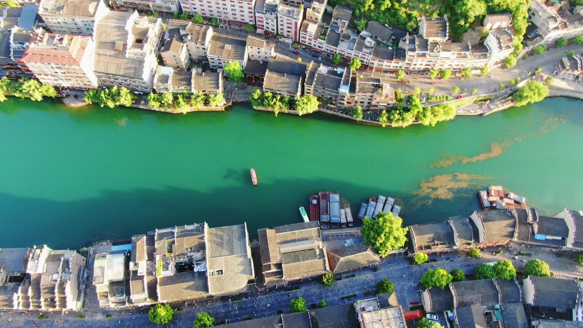 航拍贵州镇远古镇舞阳河风光视频的预览图