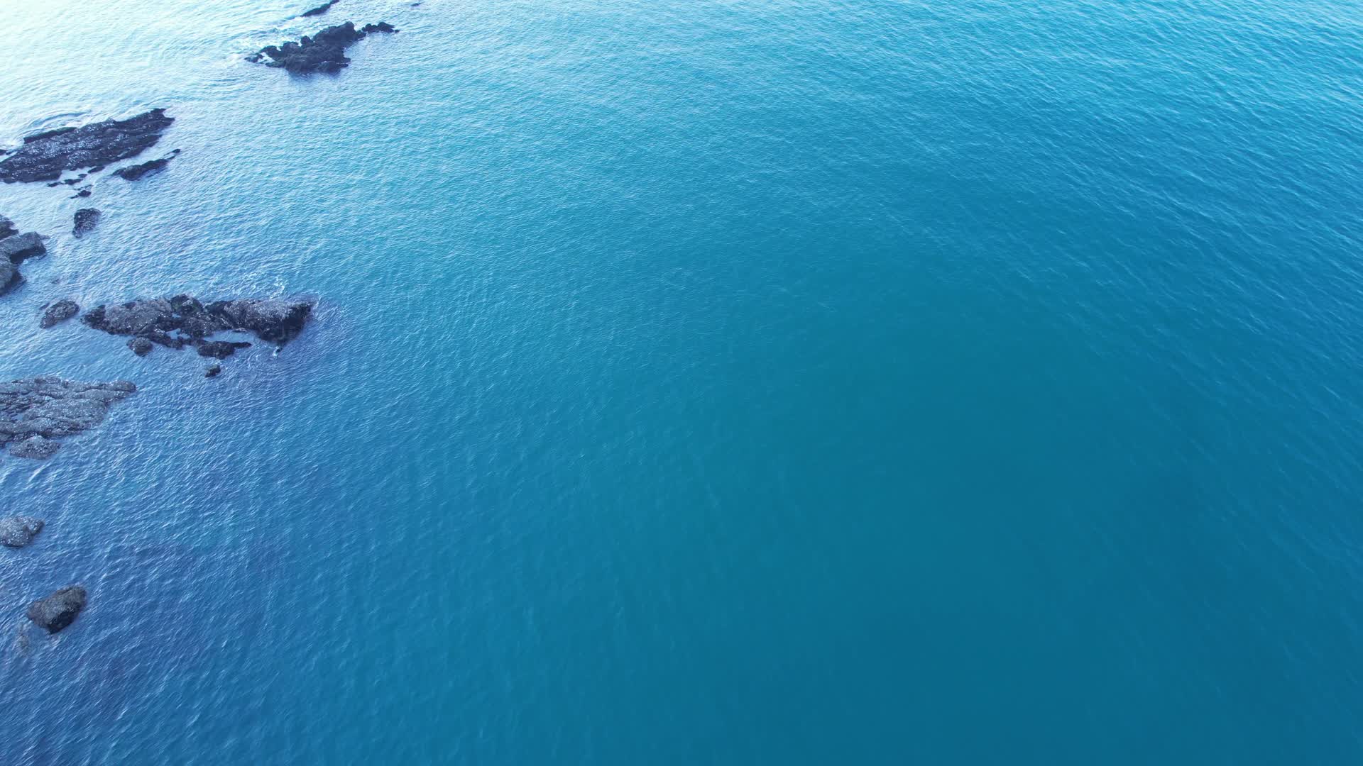 4K航拍大海视频的预览图