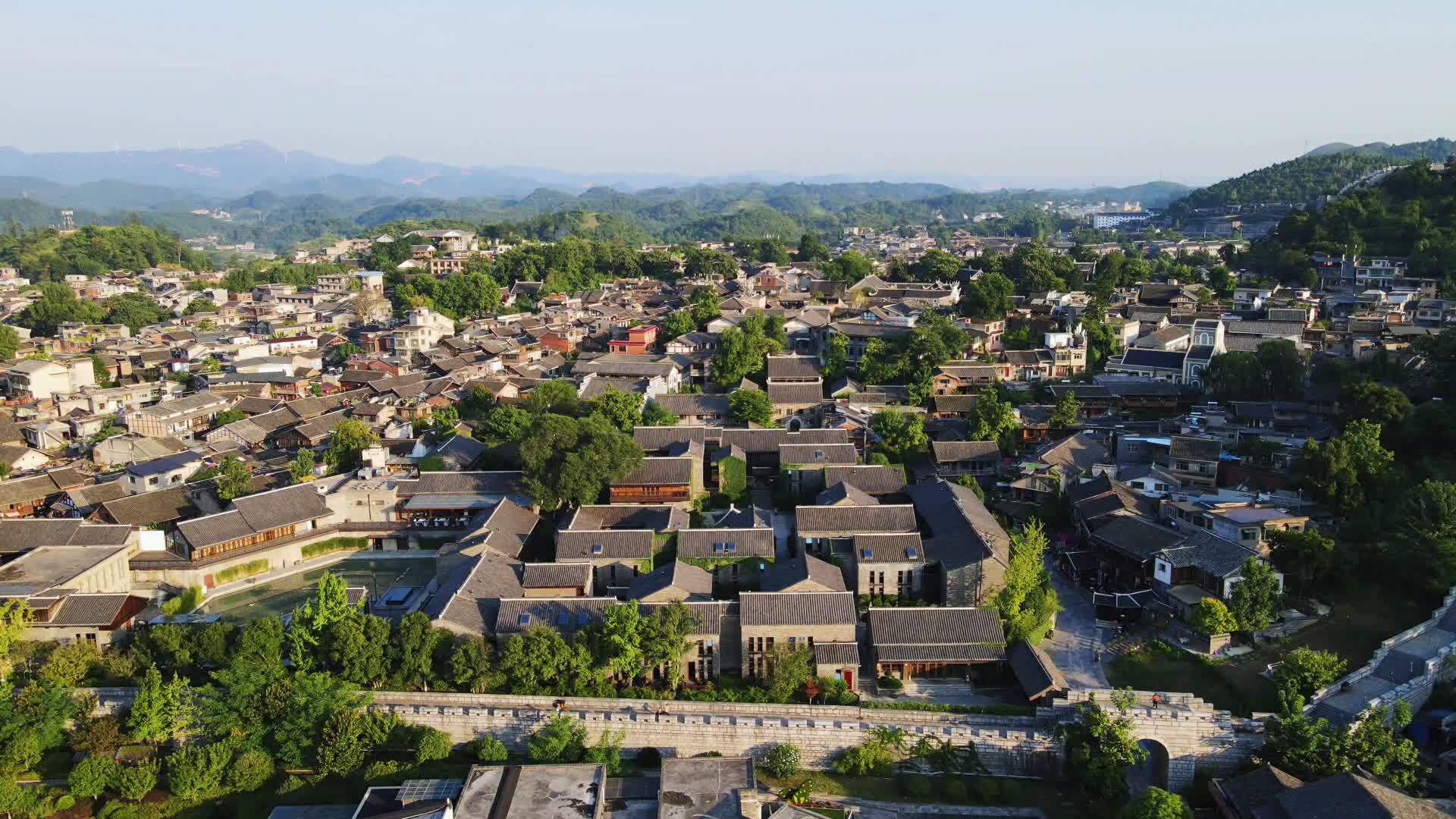 航拍贵州贵阳青岩古镇5A景区城墙视频的预览图
