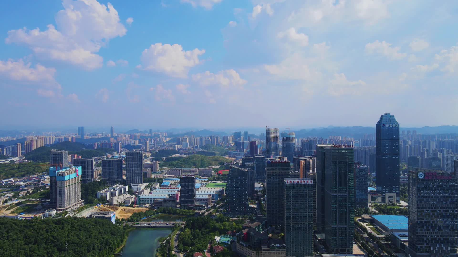 航拍贵州贵阳高新区CBD高楼视频的预览图