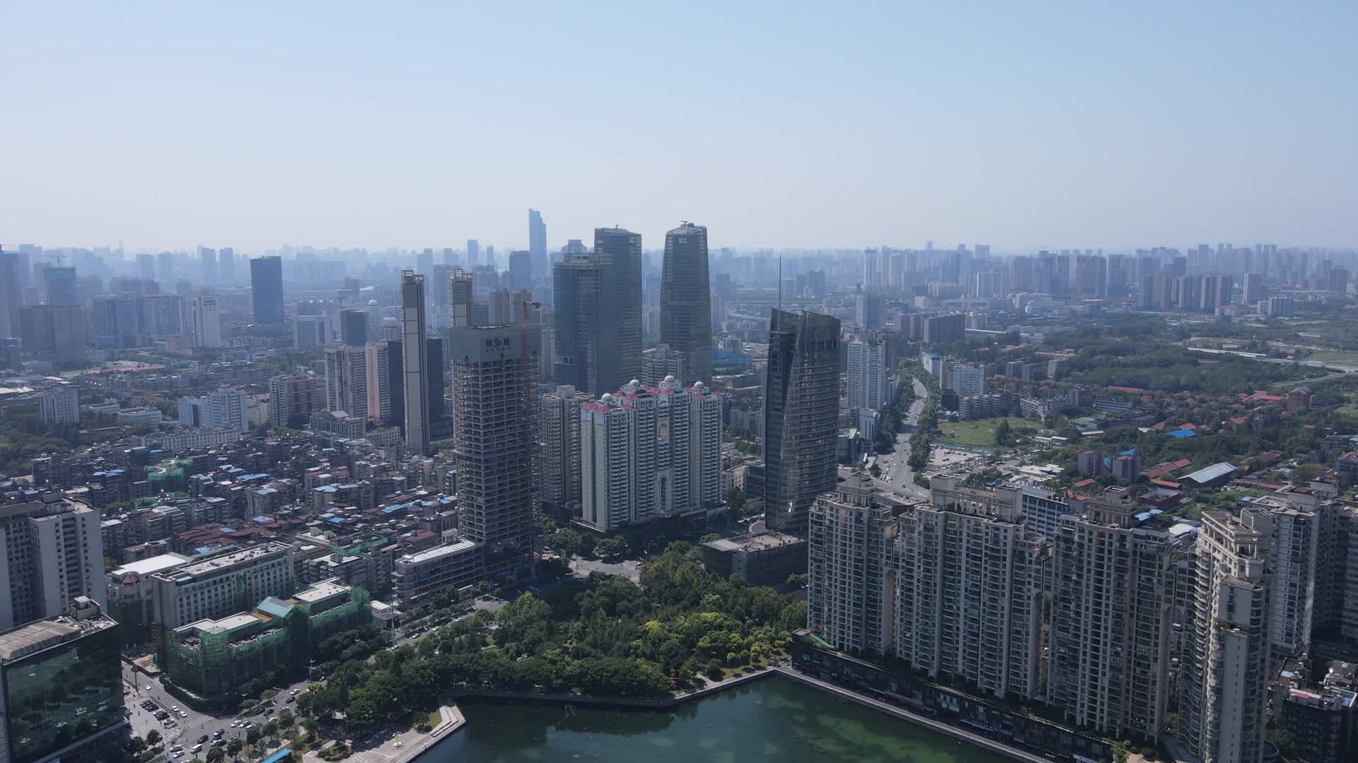 湖北武汉城市风光高楼建筑航拍视频的预览图