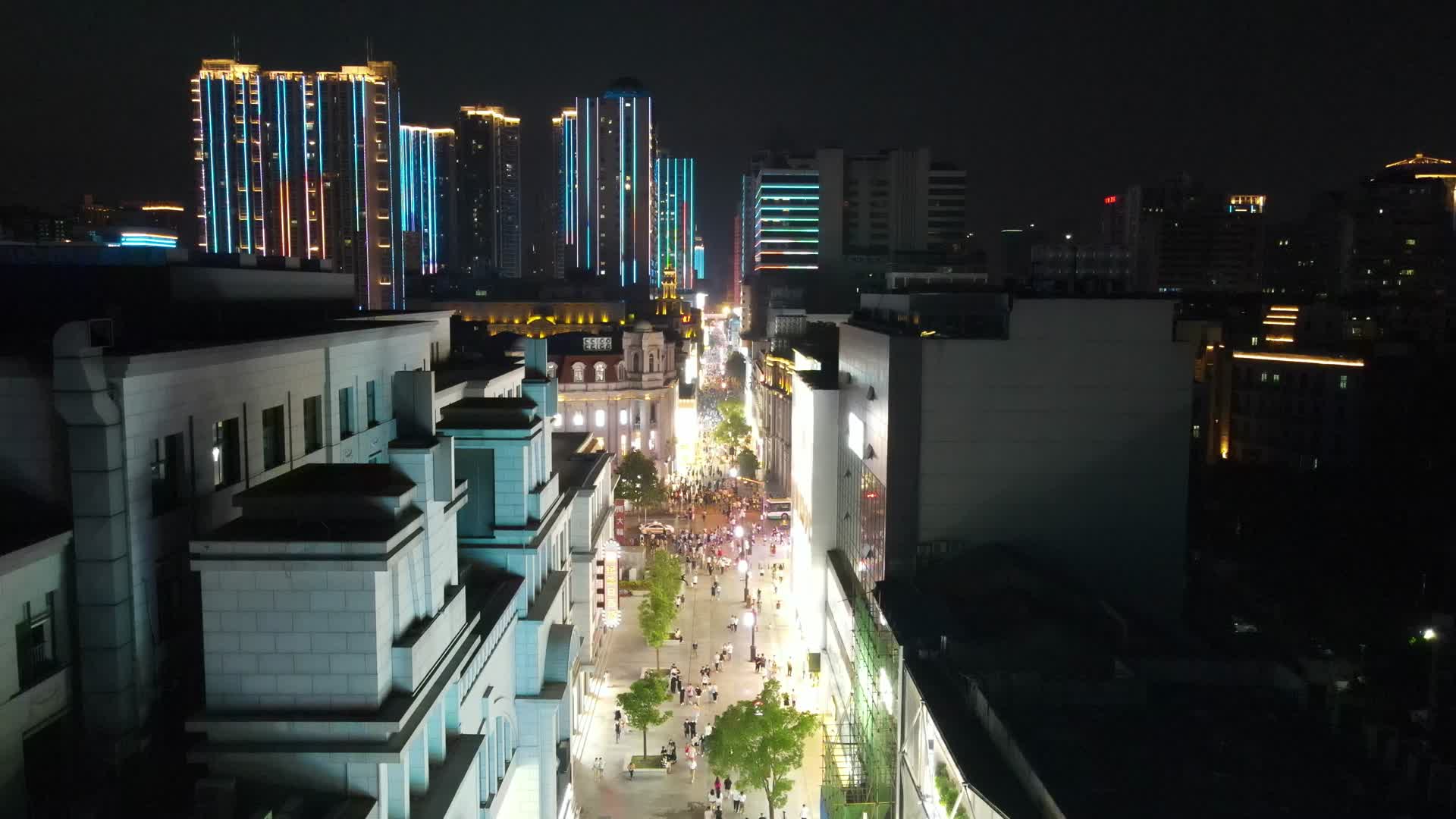 湖北武汉江汉路步行街航拍视频的预览图