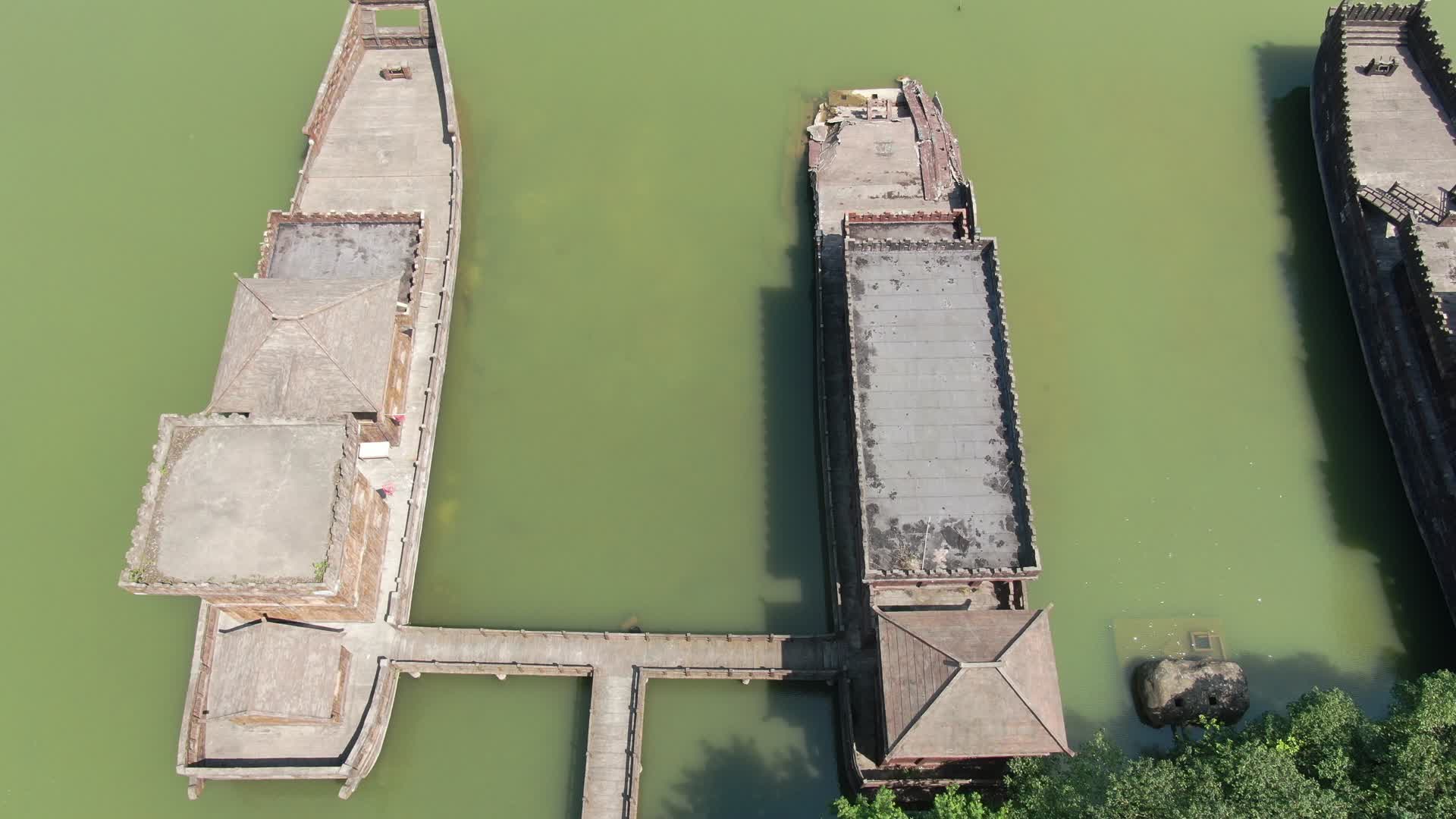 航拍赤壁三国古镇5A景区视频的预览图