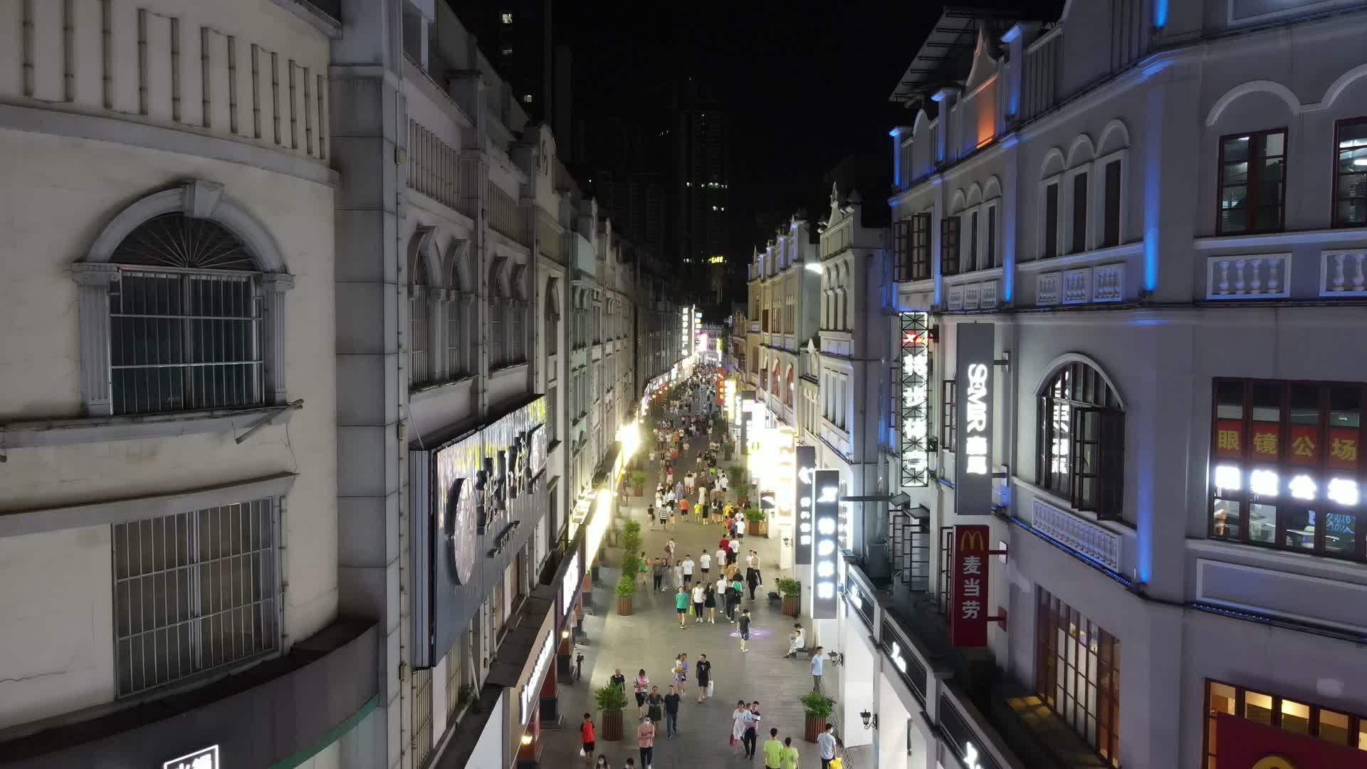 广西南宁新宁路步行街夜景航拍视频的预览图