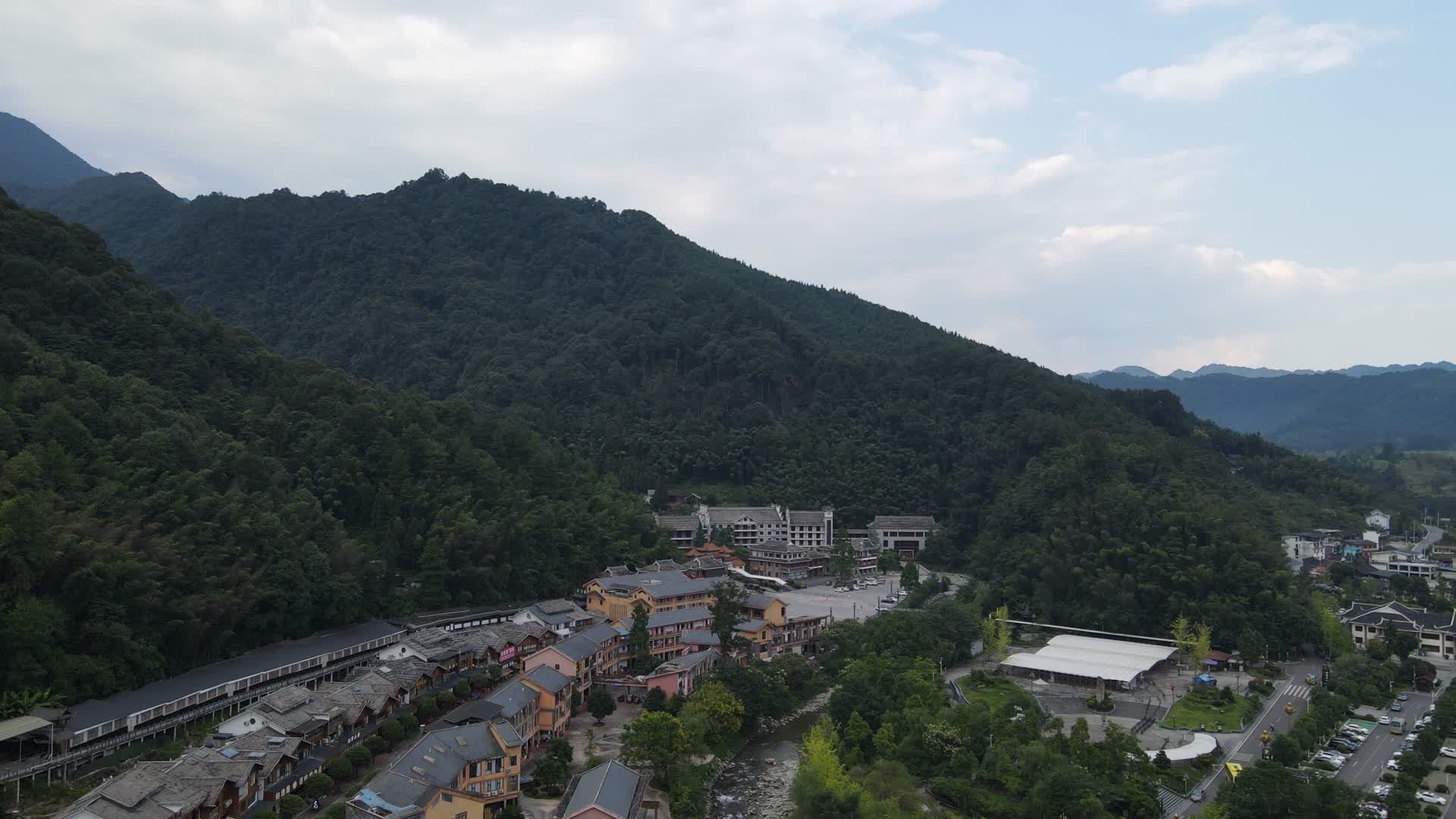 航拍贵州铜仁梵净山景区视频的预览图
