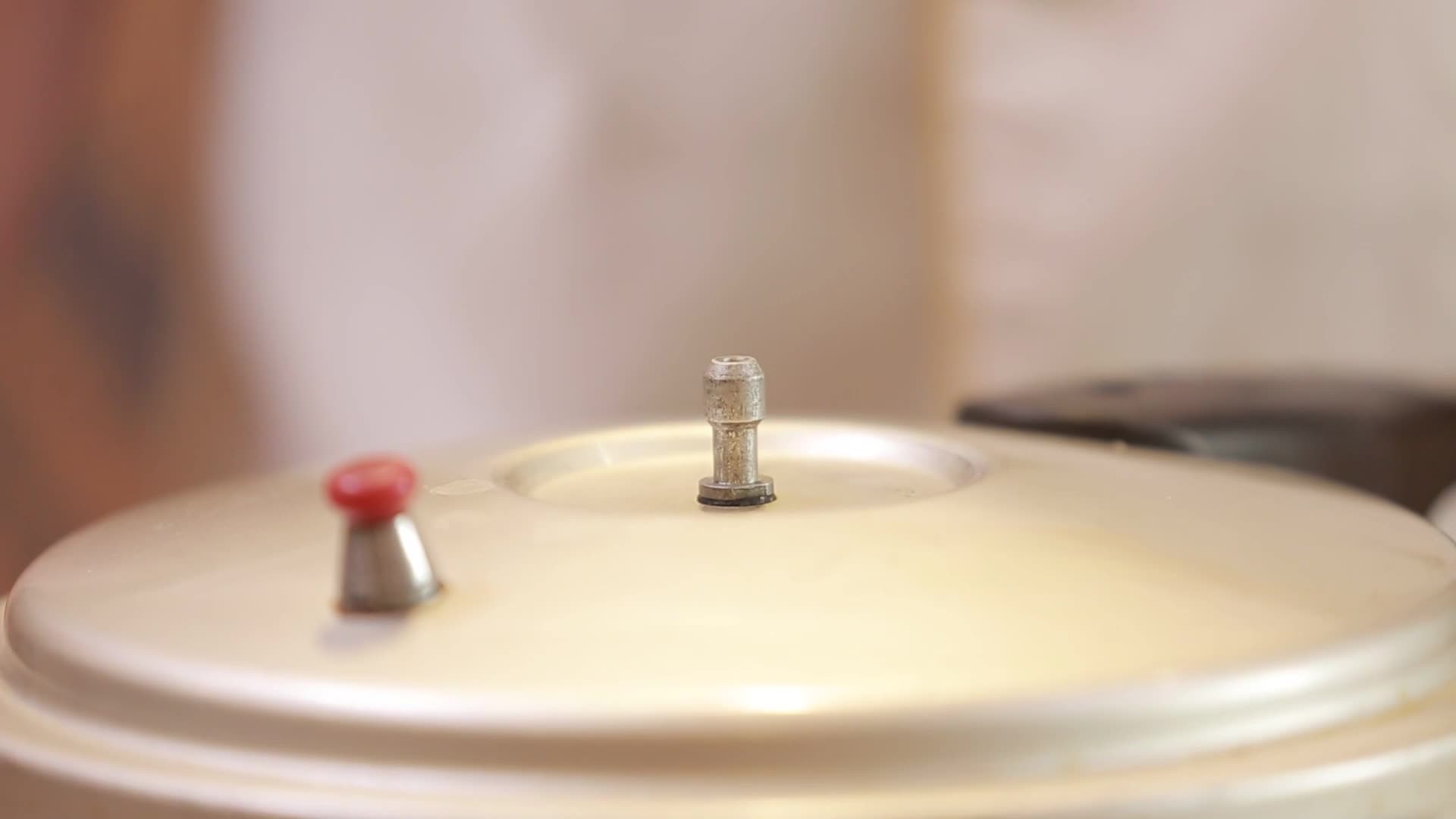 高压锅炖制牛尾视频的预览图