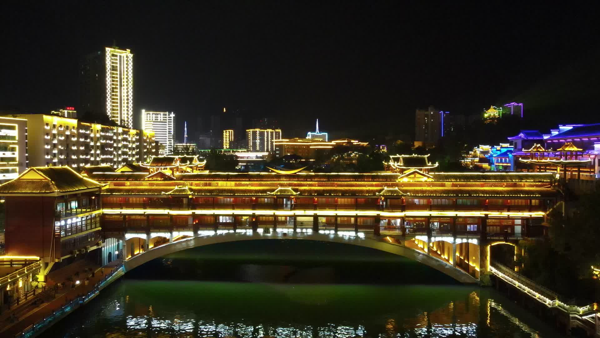 贵州铜仁风雨桥夜景航拍视频的预览图