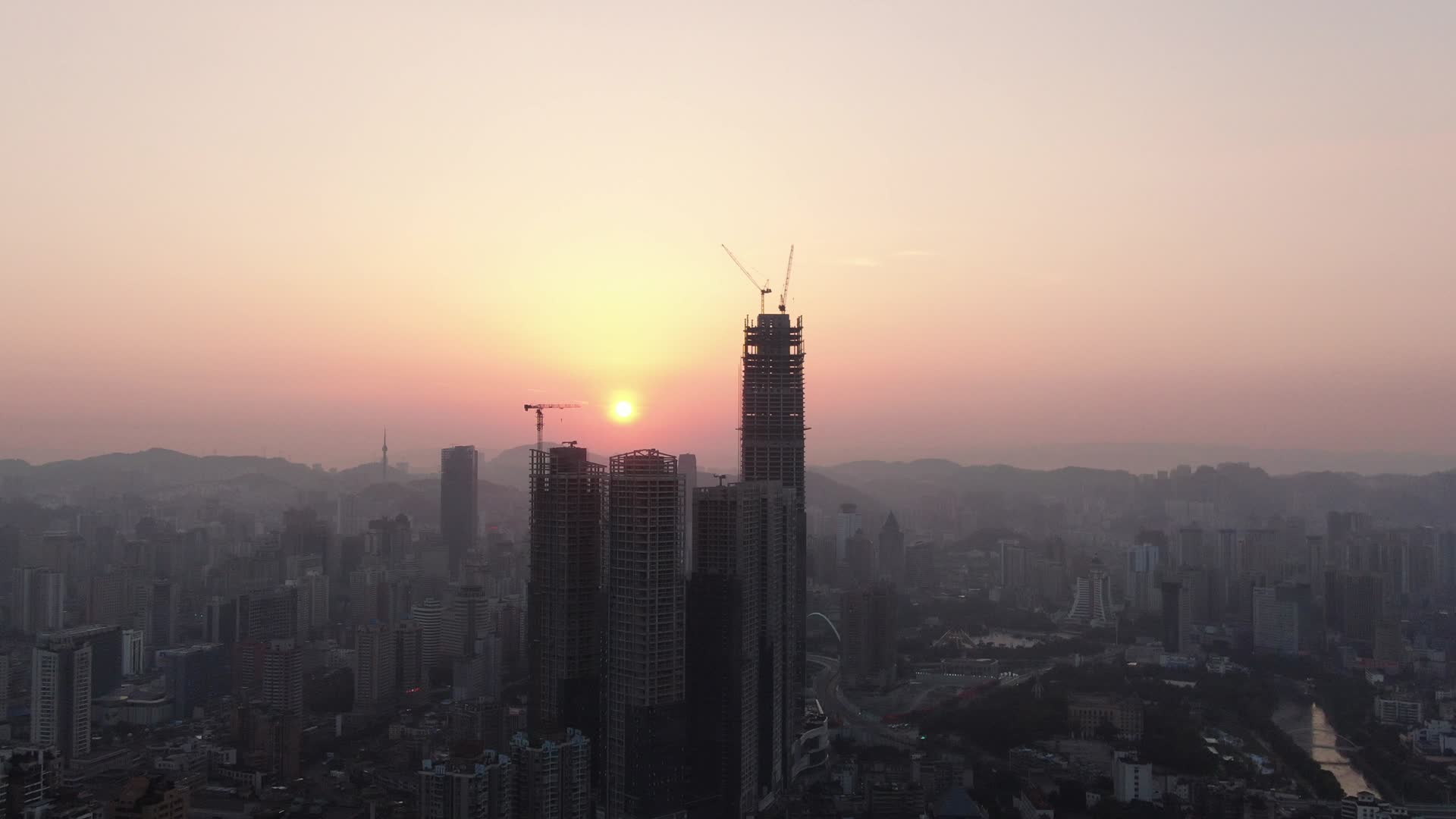 城市日落日出彩霞航拍视频的预览图