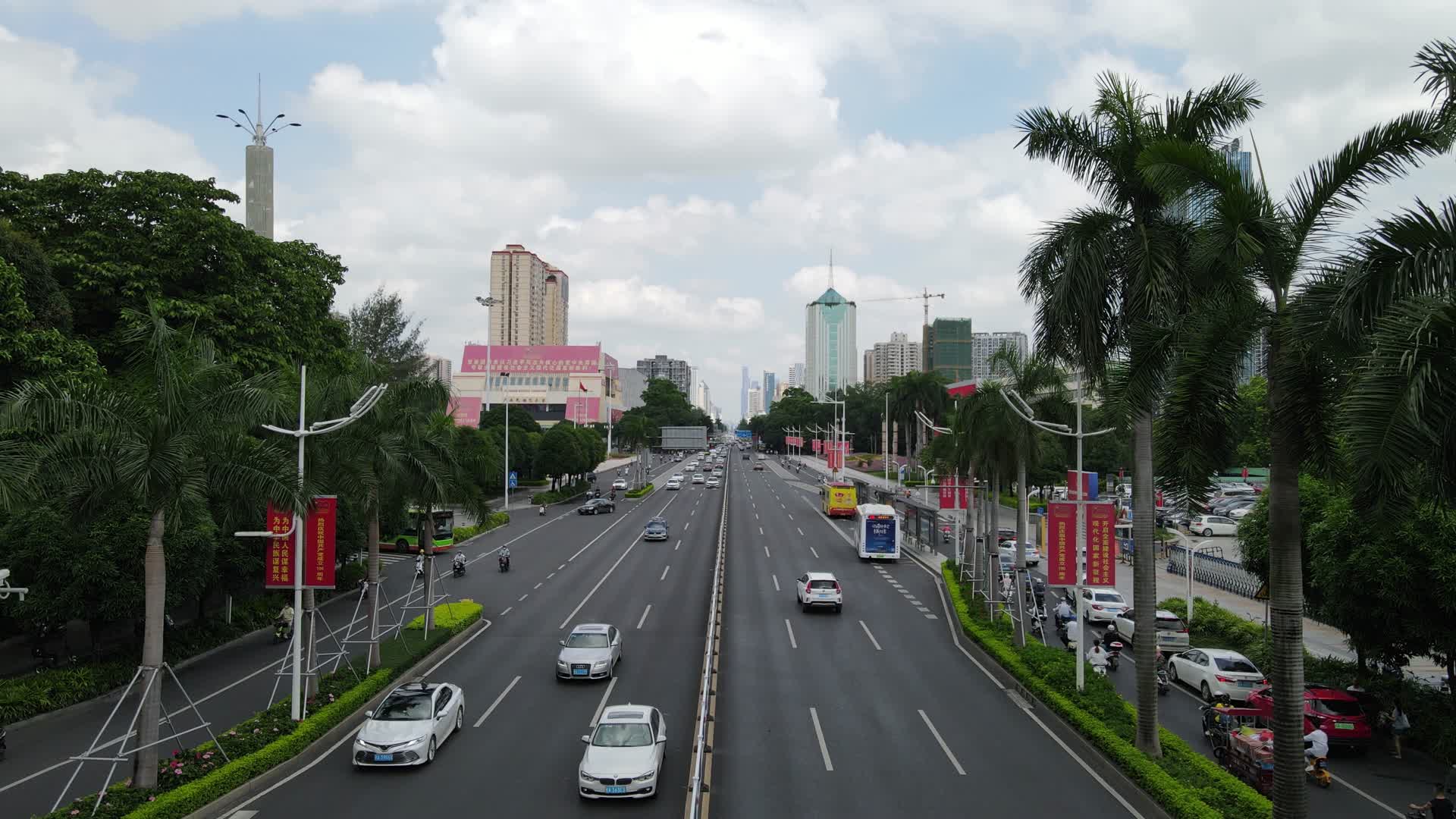 广西南宁人民大道交通航拍视频的预览图