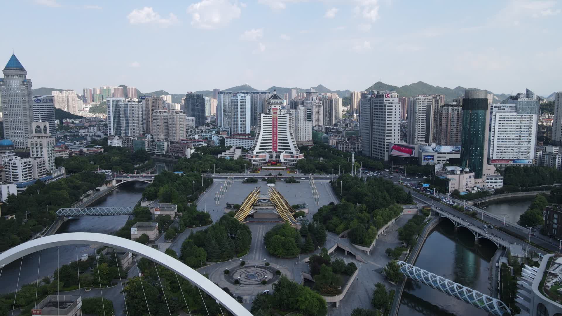 贵州贵阳筑城广场航拍视频的预览图