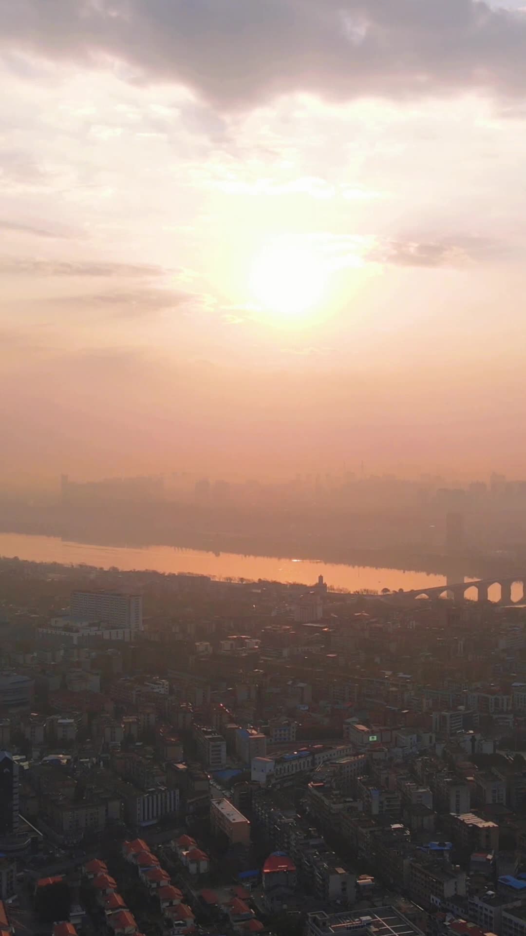 航拍城市日落延时摄影视频的预览图
