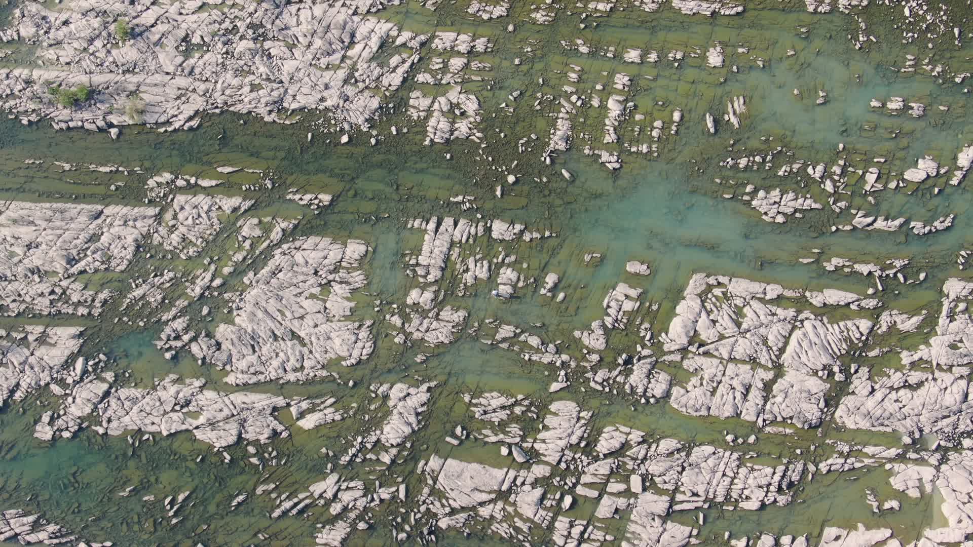 祖国大好河山蓝天白云自然风景航拍视频的预览图