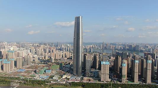 航拍武汉绿地中心高楼建筑视频的预览图