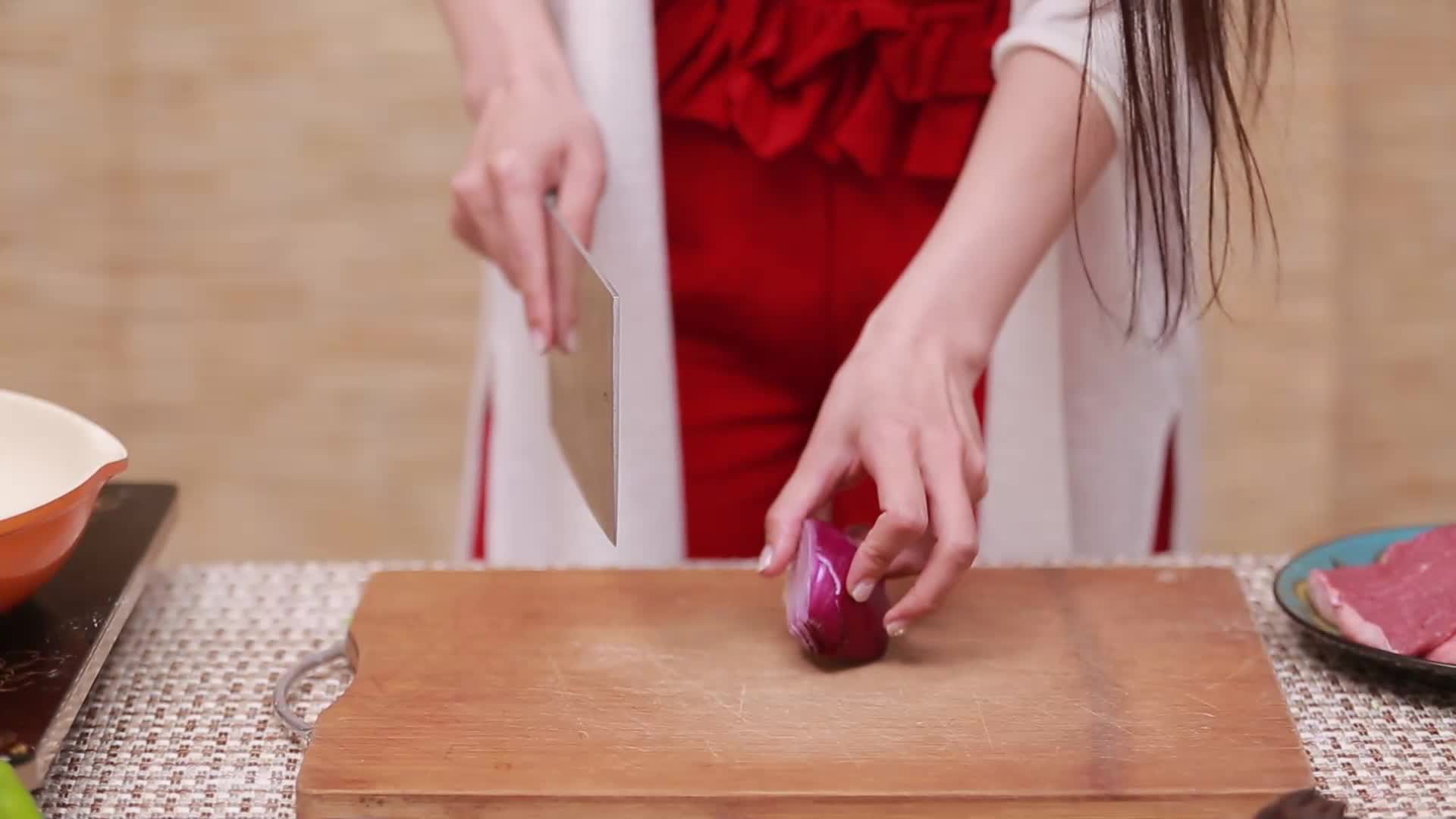 切紫洋葱丝视频的预览图
