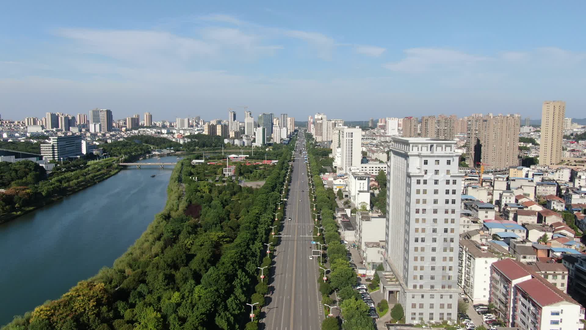 湖北咸宁城市风光航拍视频的预览图