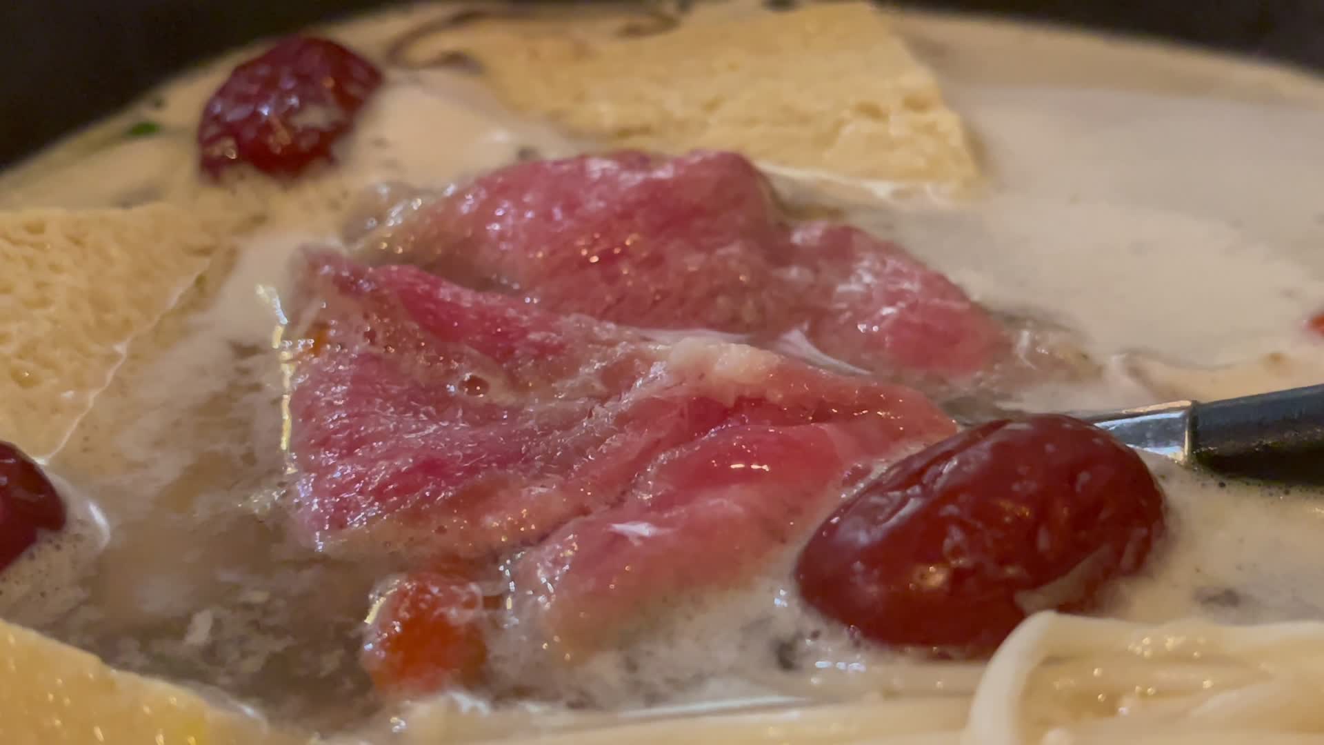 清汤高汤涮锅涮羊肉视频的预览图
