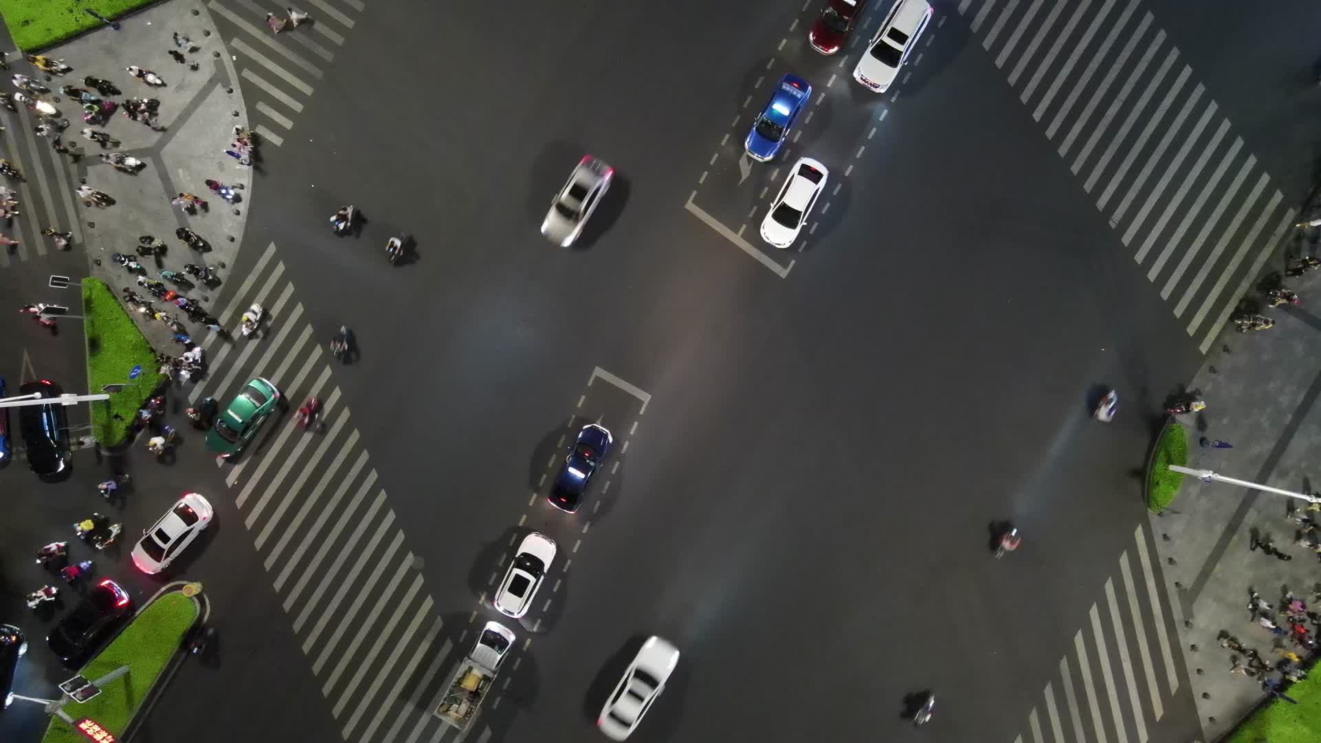 航拍广西南宁城市交通视频的预览图