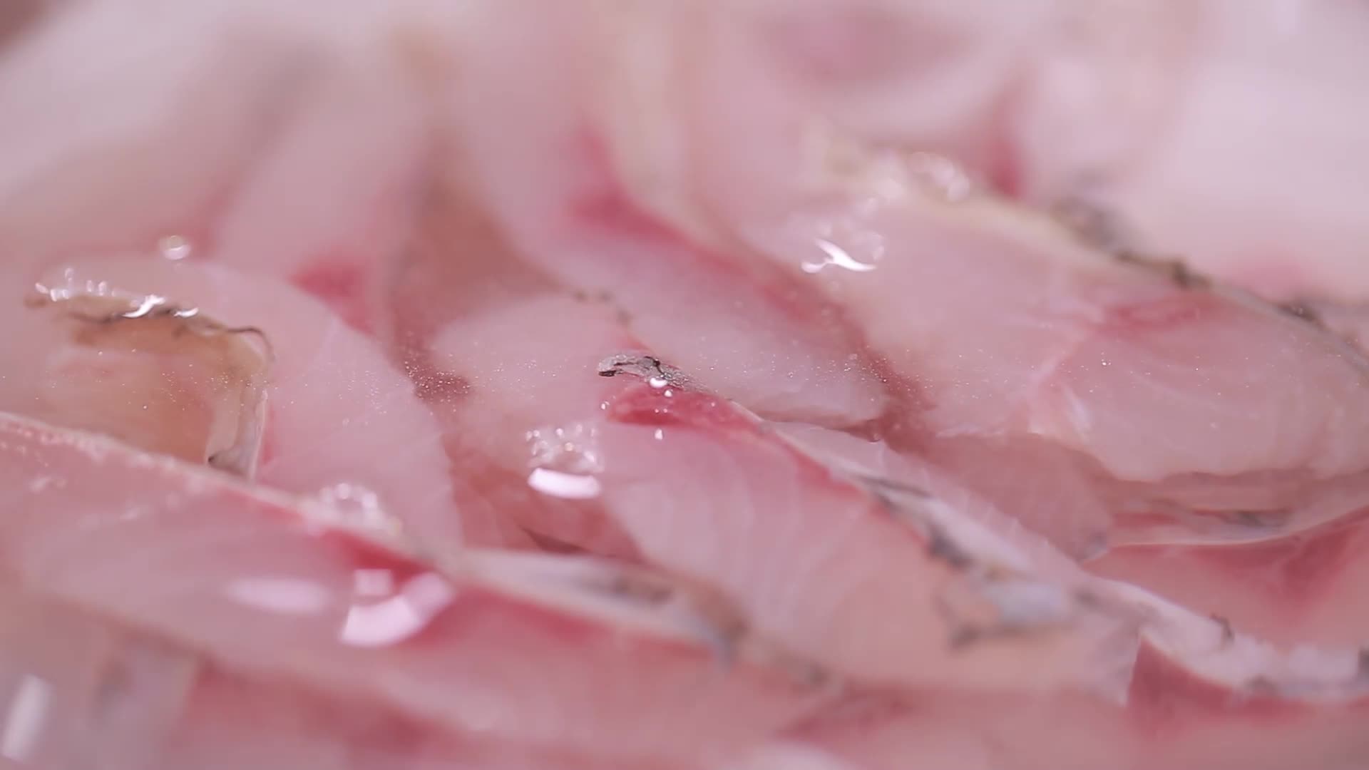 去皮剔骨鱼肉视频的预览图