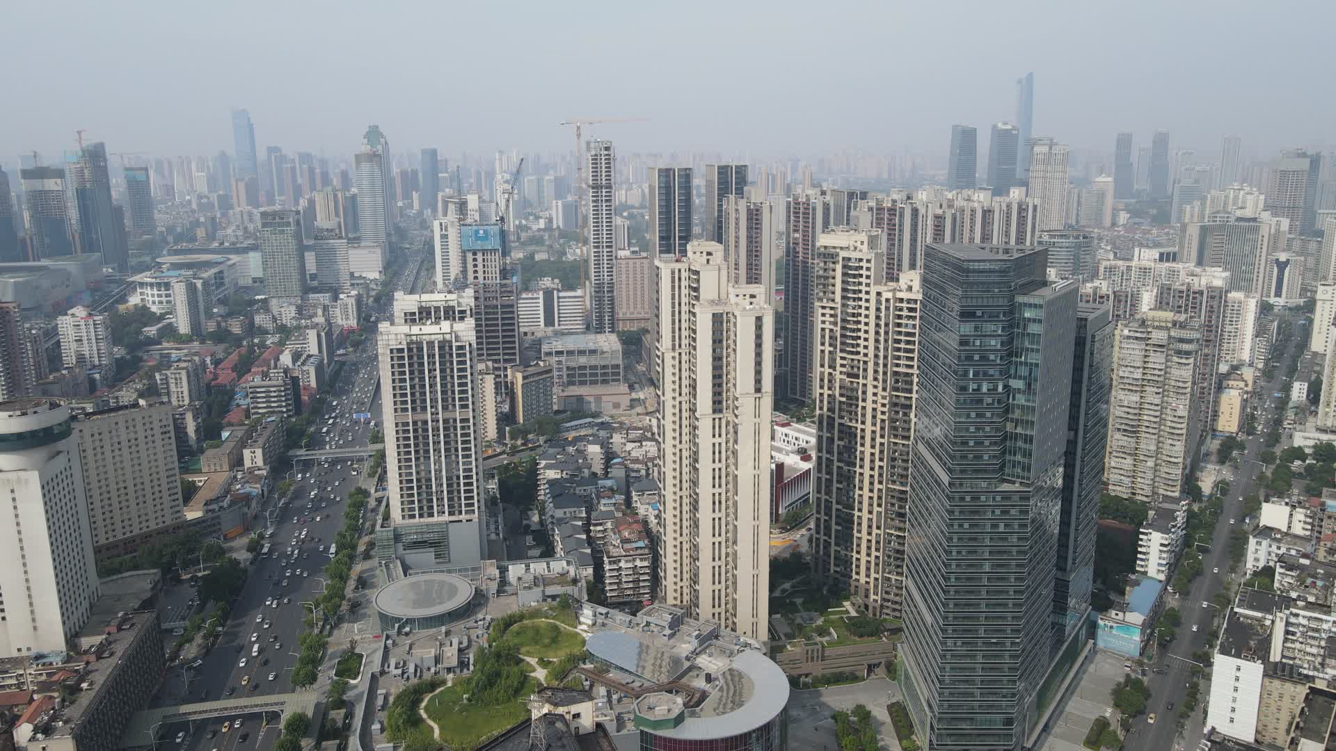 4K航拍湖北武汉汉口城市高楼CBD视频的预览图