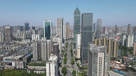 航拍武汉金融中心高楼建筑视频的预览图