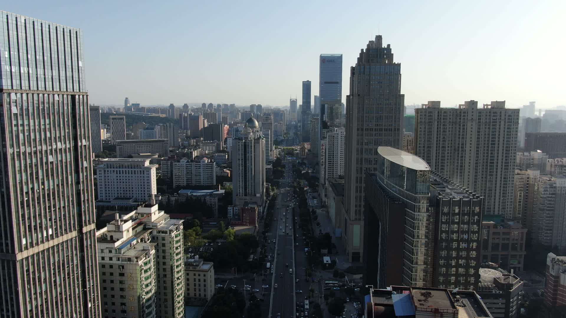 4K航拍湖北武汉武昌中北路CBD视频的预览图