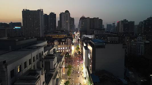 航拍武汉江汉路步行街夜景视频的预览图