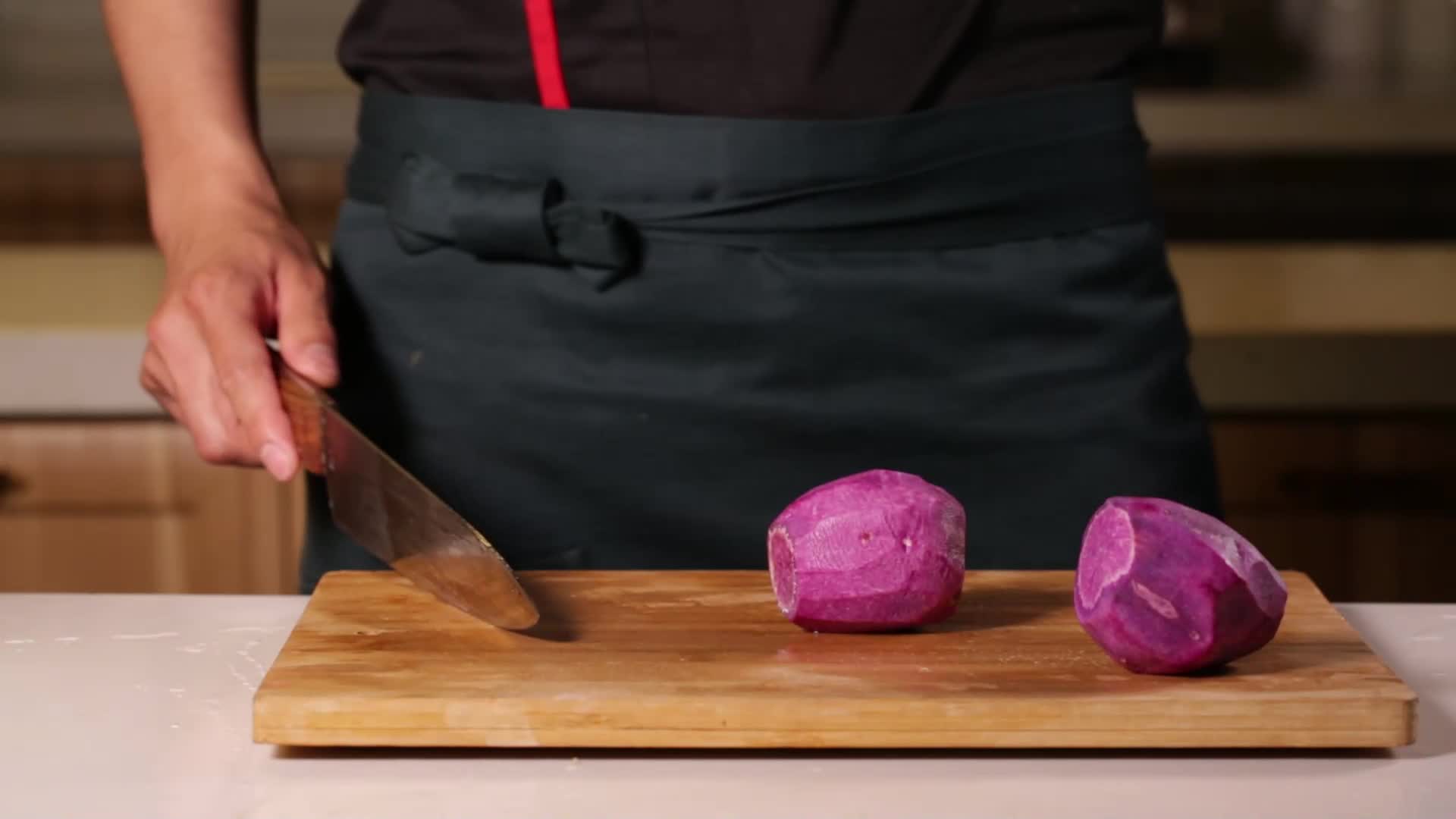 厨师切紫薯粗粮视频的预览图