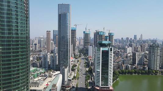 航拍武汉金融中心高楼建筑视频的预览图