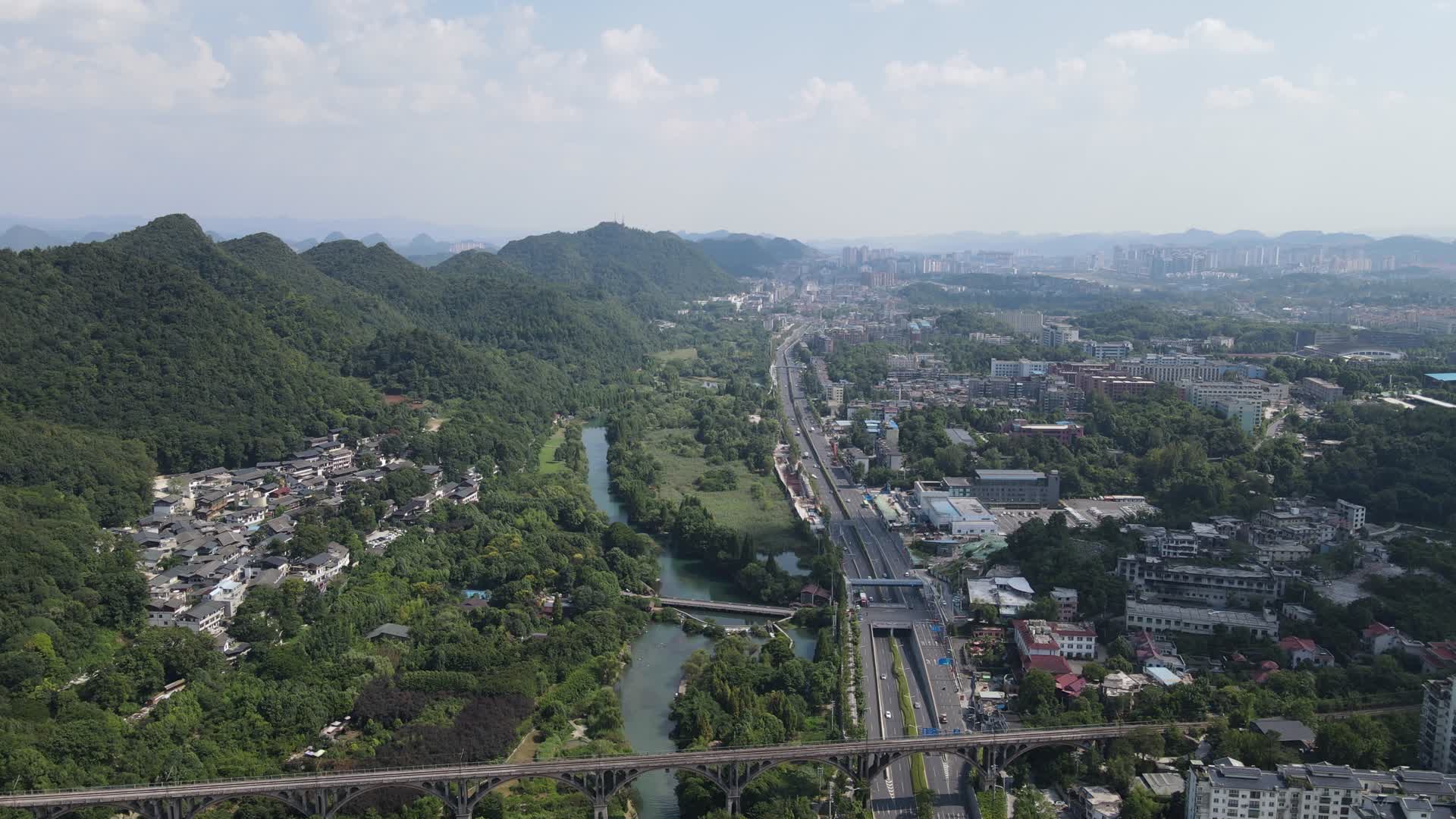 贵州贵阳花溪十里河滩风景区航拍视频的预览图