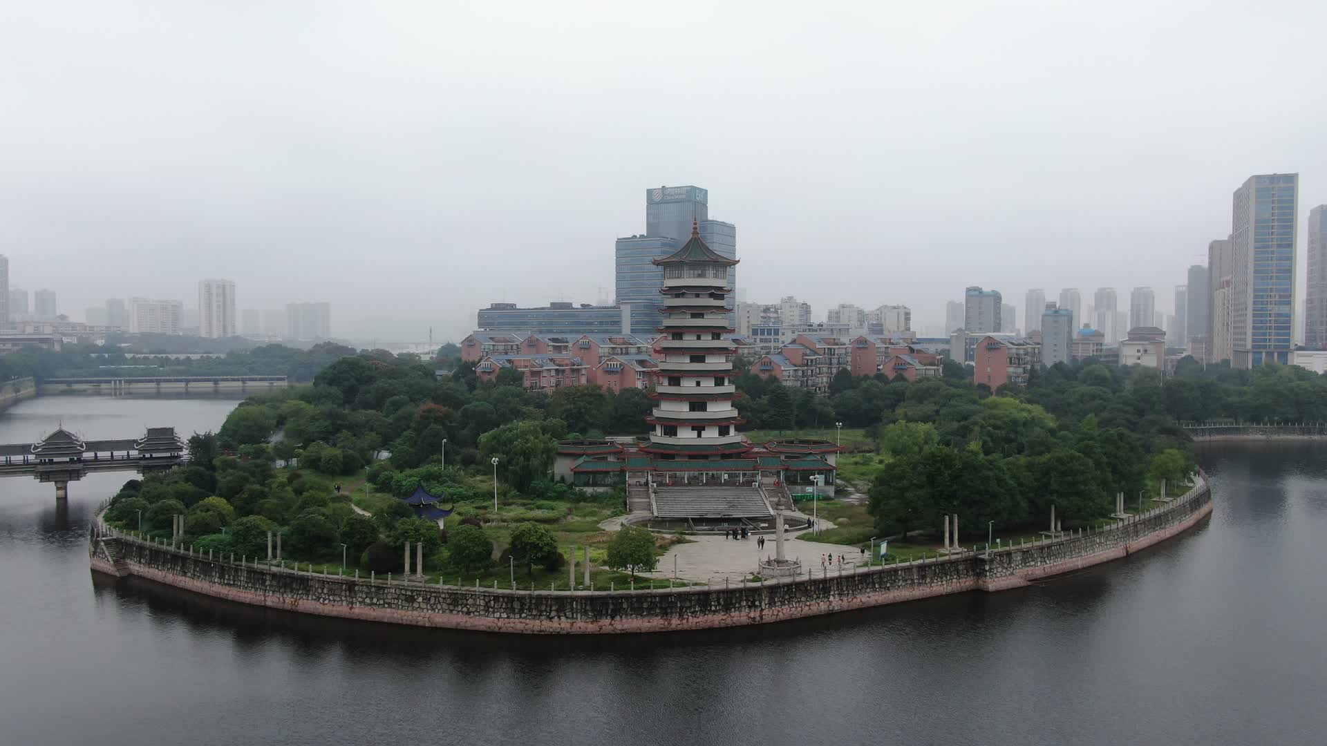 湖南长沙烈士公园潇湘塔航拍视频的预览图