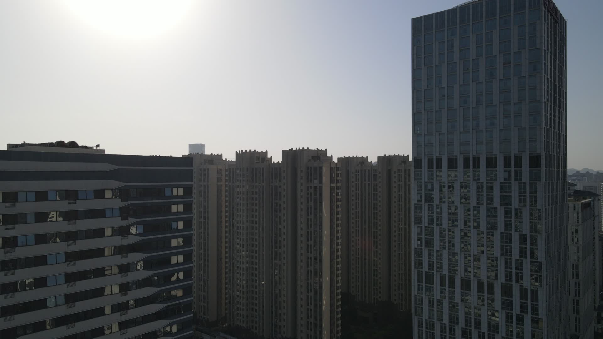 航拍广西柳州城市风光视频的预览图