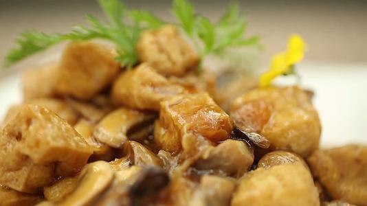 中华美食烧杂菇视频的预览图