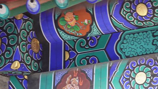 雕花彩绘长廊紫竹院公园古建筑视频的预览图