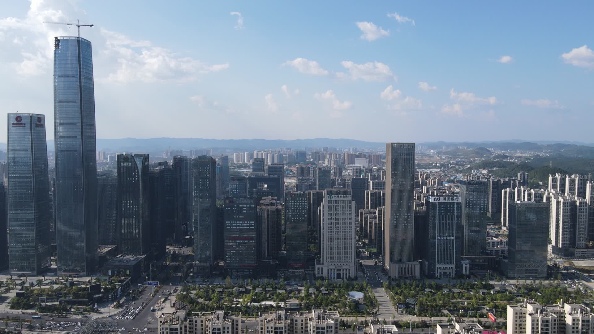 贵州贵阳金融中心航拍视频的预览图
