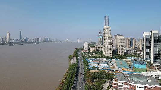 航拍武汉绿地中心高楼建筑视频的预览图