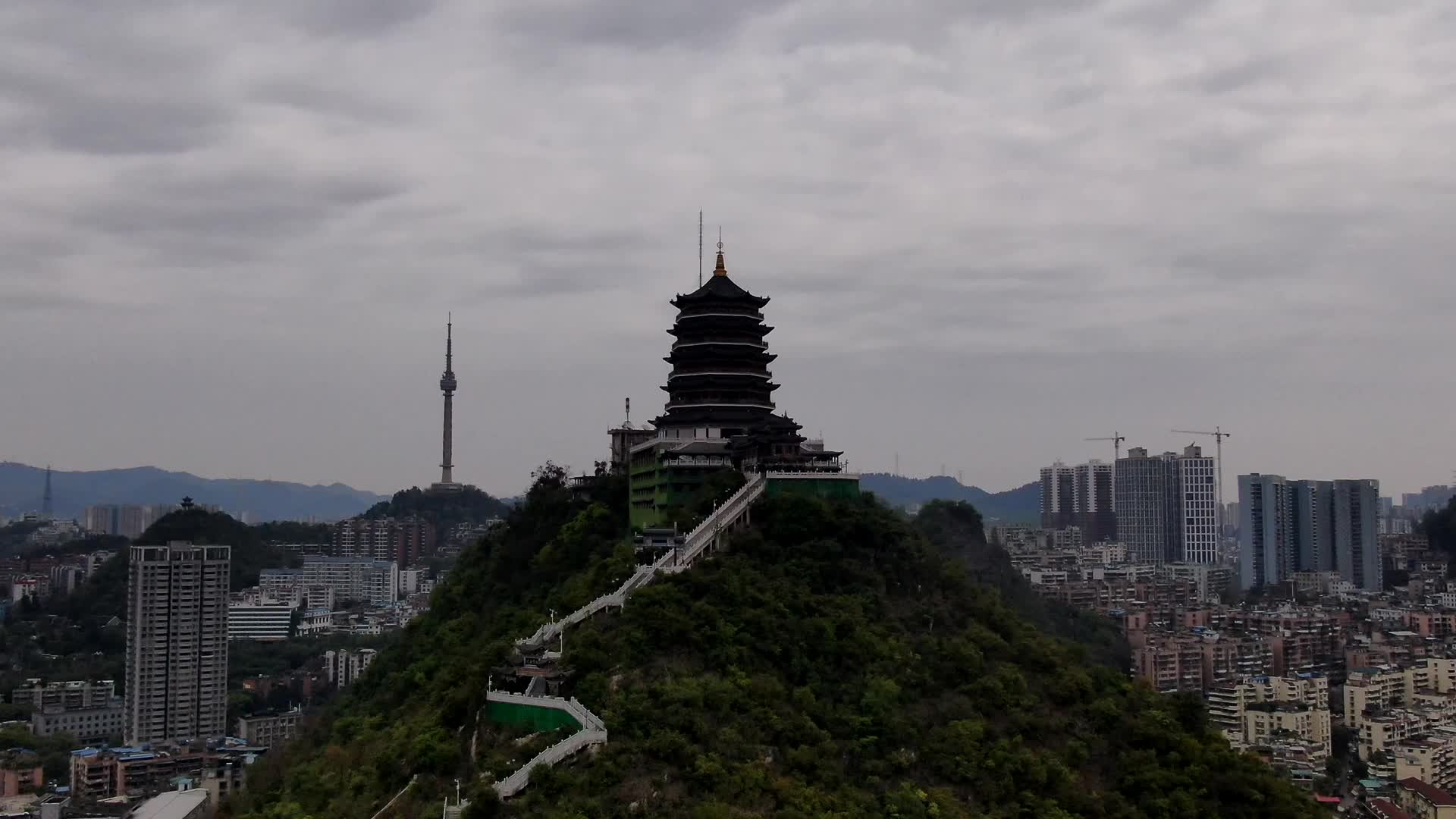 贵州贵阳东山寺古建筑航拍视频的预览图