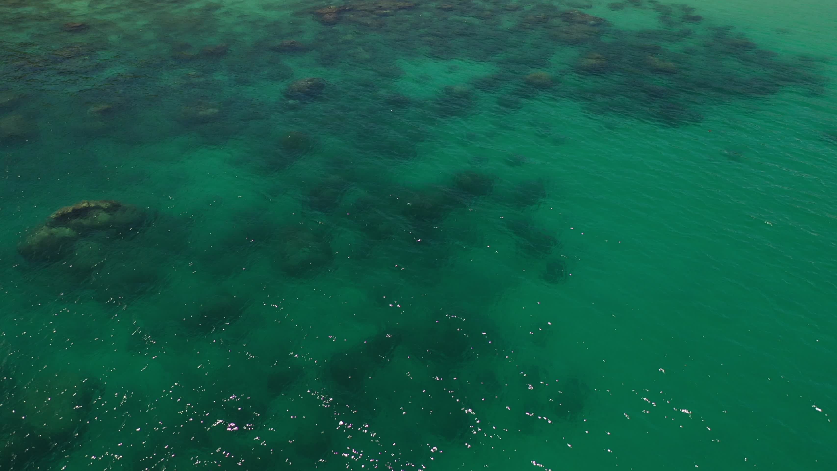 三亚亚龙湾航拍4K酒店群视频的预览图