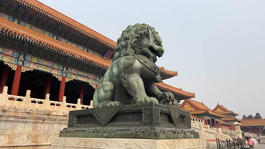 狮子雕像铜像铸铁紫禁城故宫神兽视频的预览图