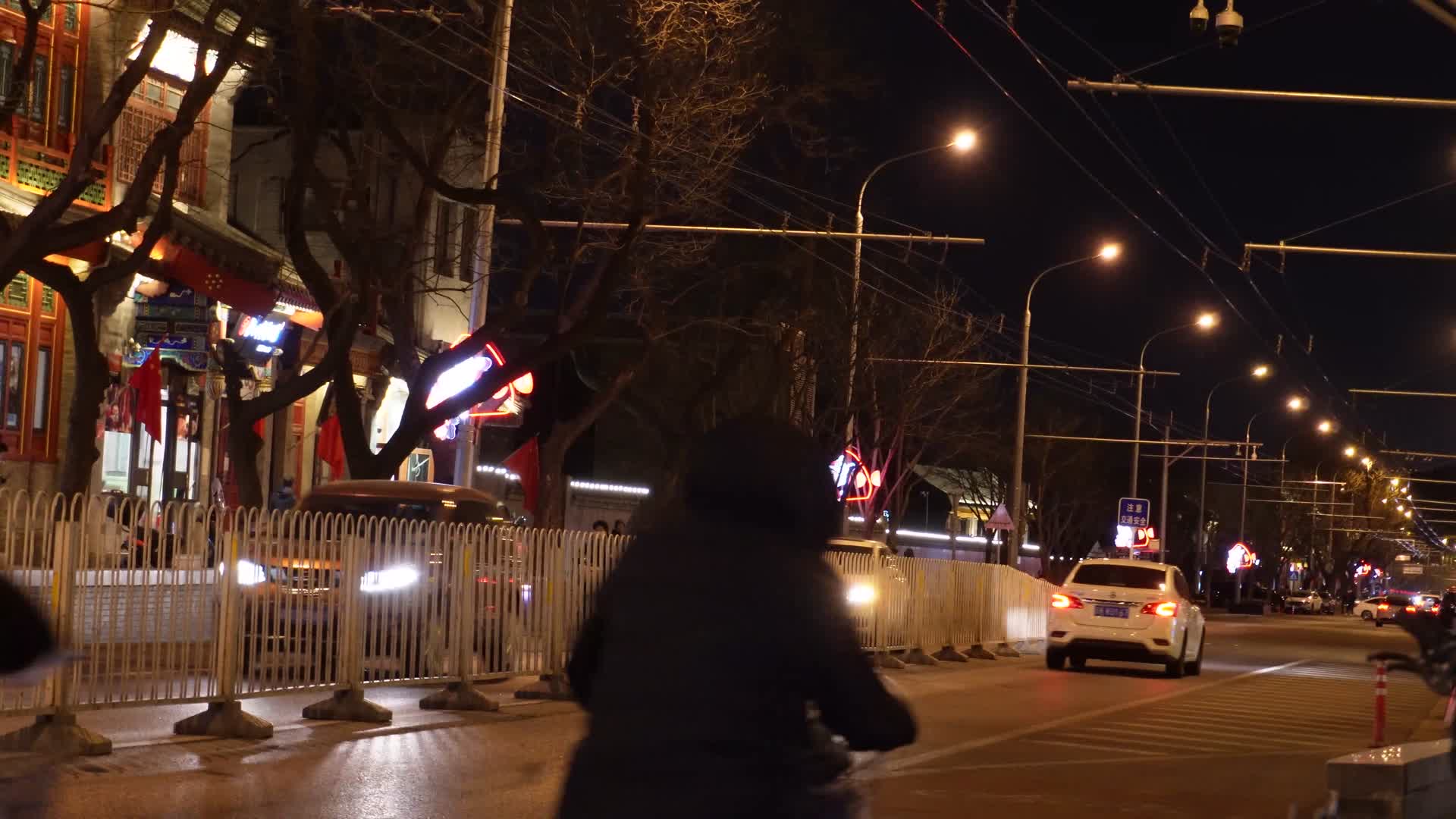 夜景交通车流车辆开车违章视频的预览图