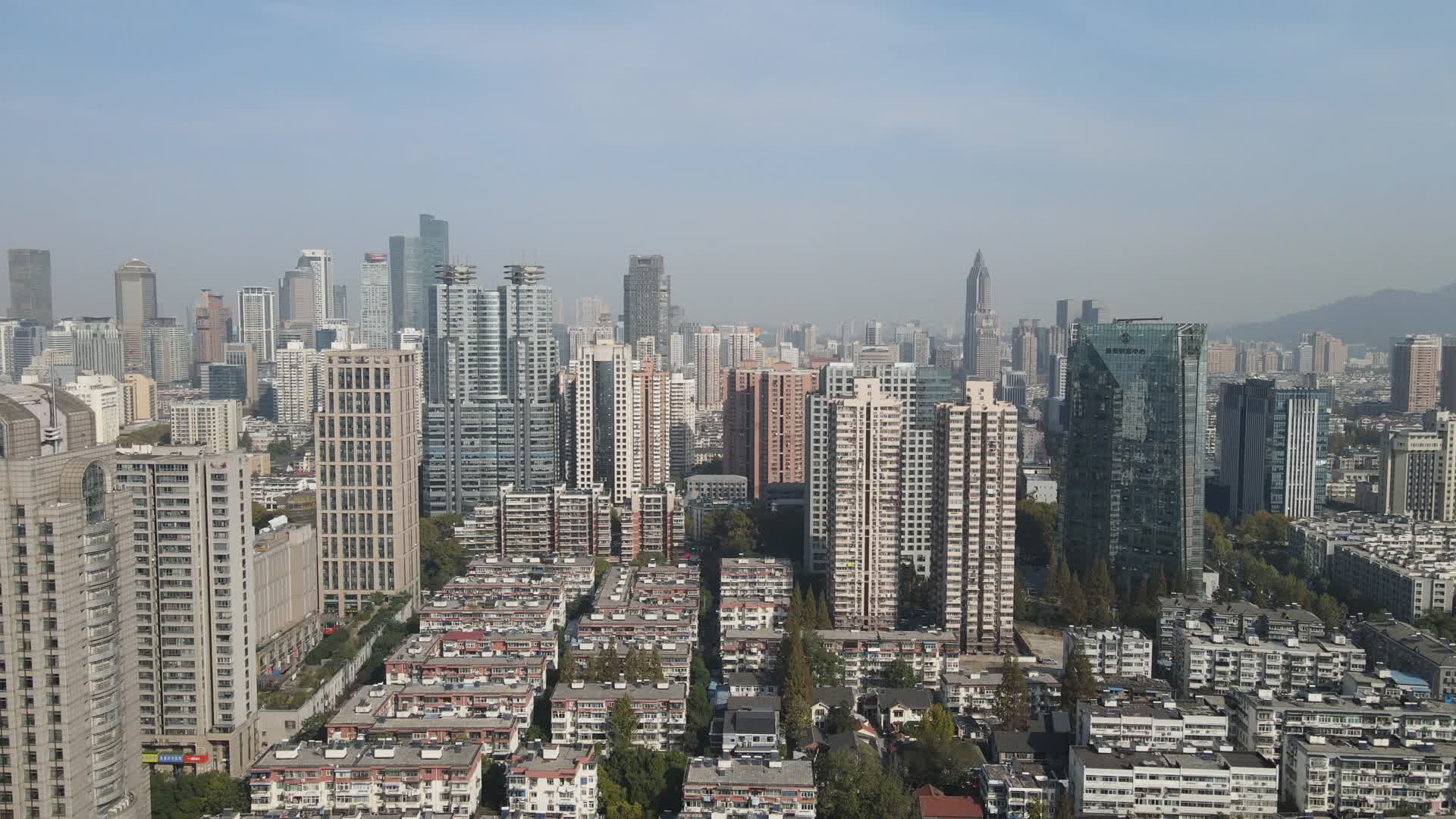 4K航拍江苏南京CBD高楼视频的预览图