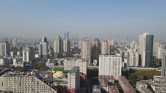 航拍江苏南京城市天际线视频的预览图