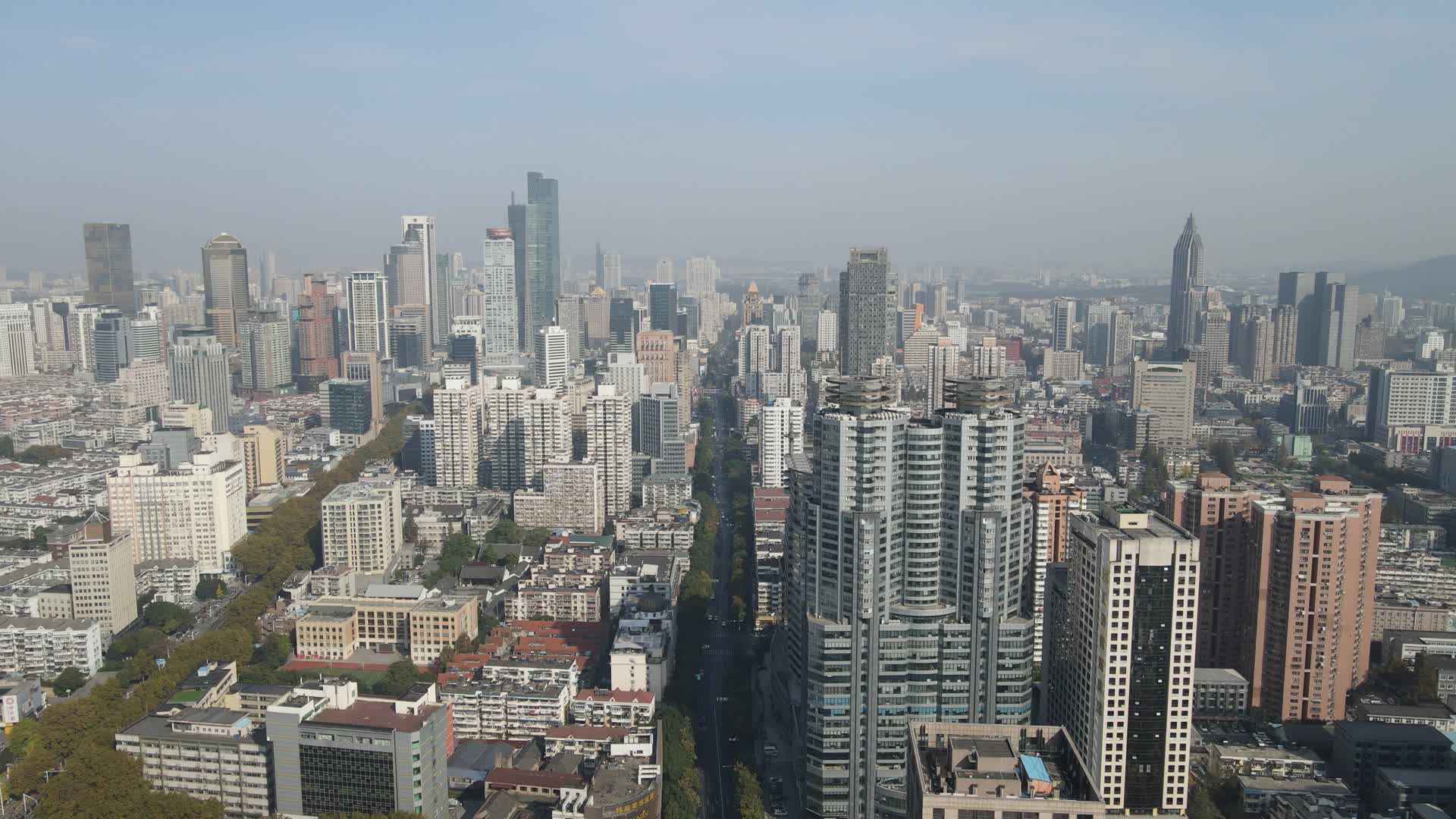 航拍南京南京新街口城市天际线视频的预览图