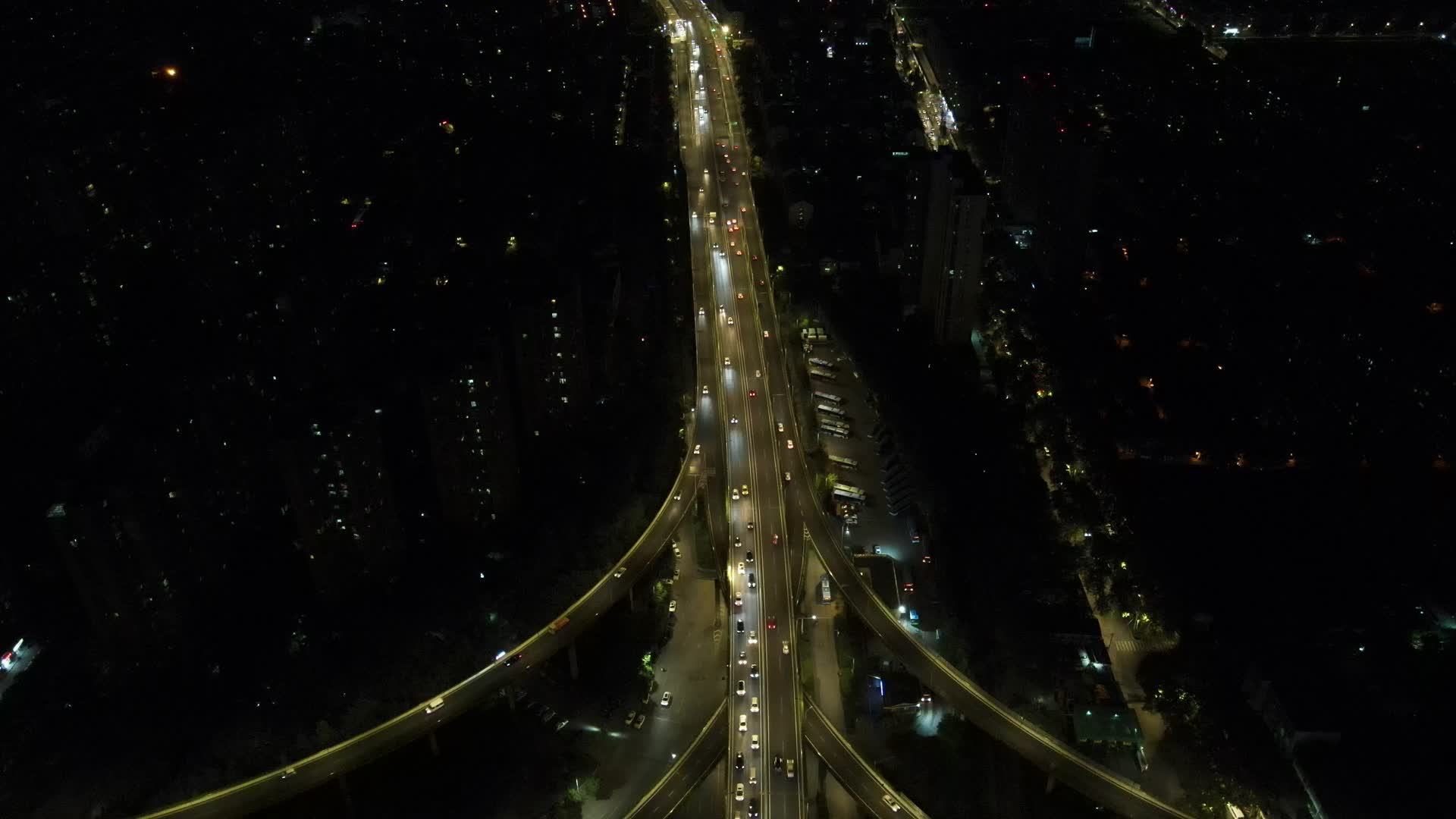 江苏南京晨光立交桥夜景双桥门立交夜景航拍视频的预览图