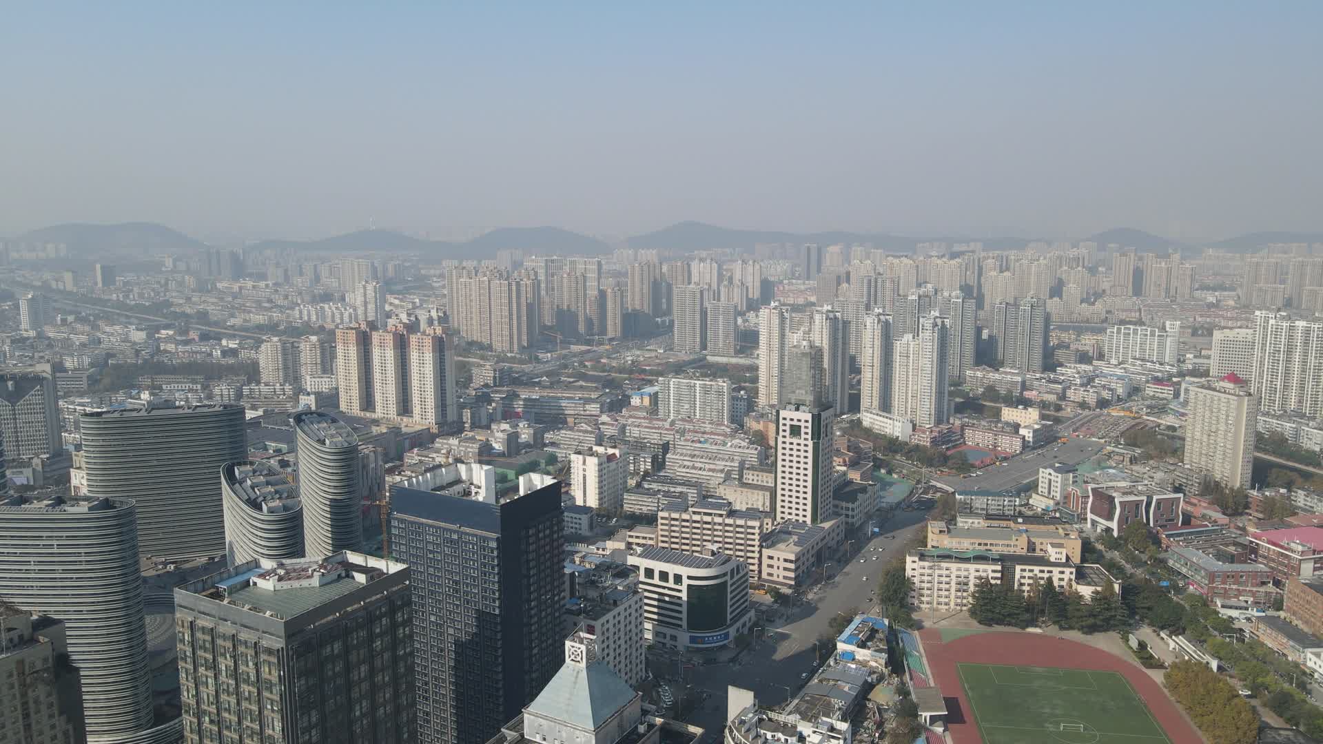 航拍江苏徐州城市天际线视频的预览图