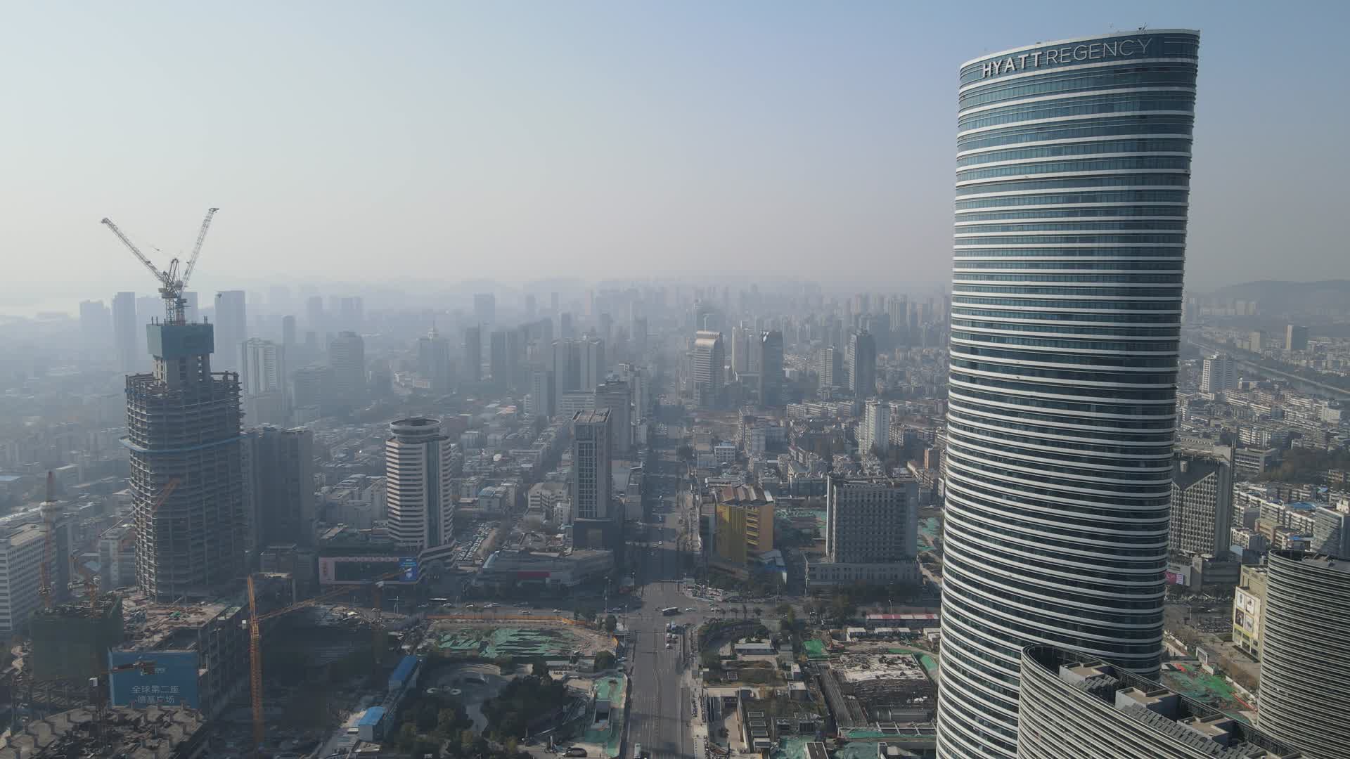 4K航拍江苏徐州城市风光苏宁广场视频的预览图