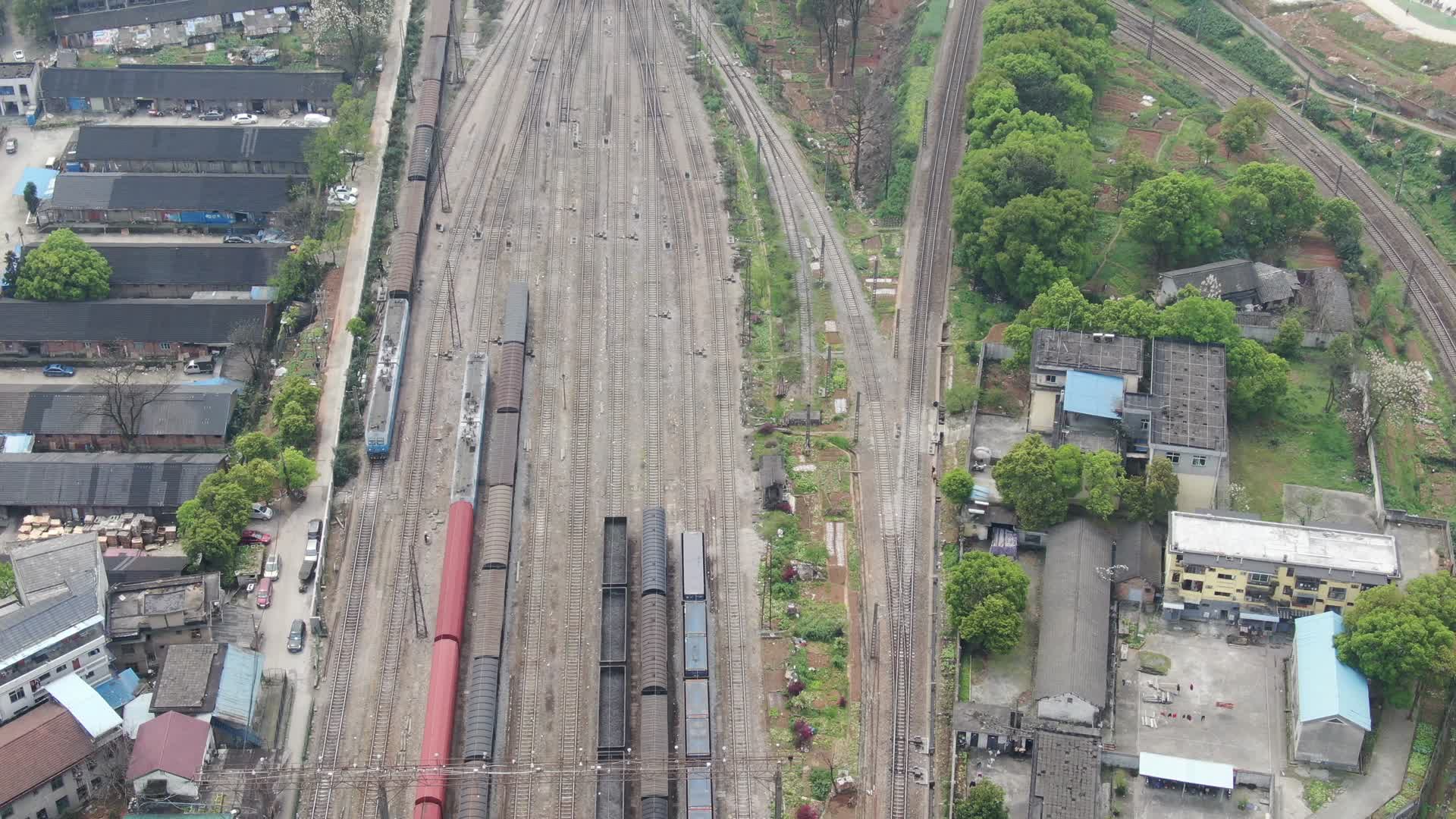航拍火车轨道交通火车行驶视频的预览图