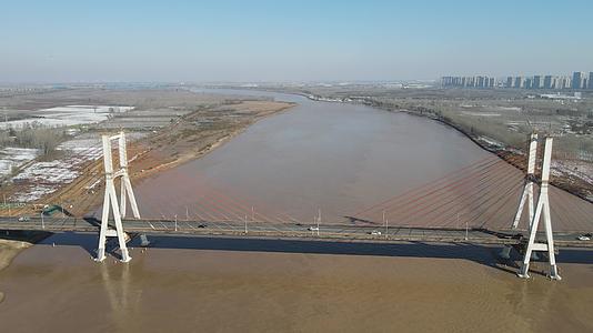 4K航拍山东济南黄河大桥视频的预览图