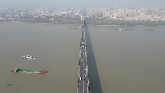 4K航拍江苏南京长江大桥视频的预览图